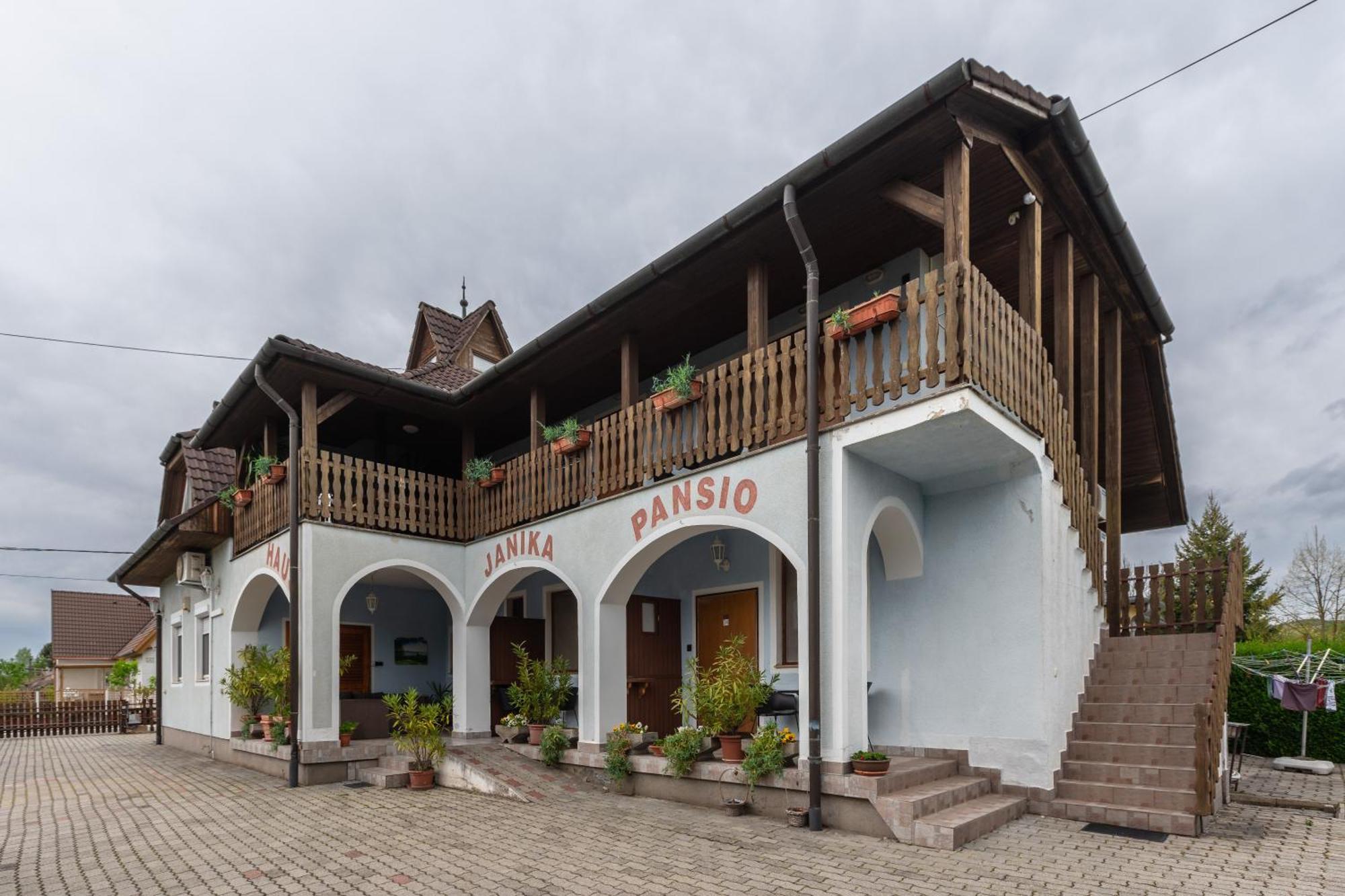Janika Pension Vonyarcvashegy Exteriér fotografie